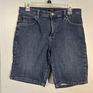Lee relaxed fit mid rise denim shorts, 10M, EUC